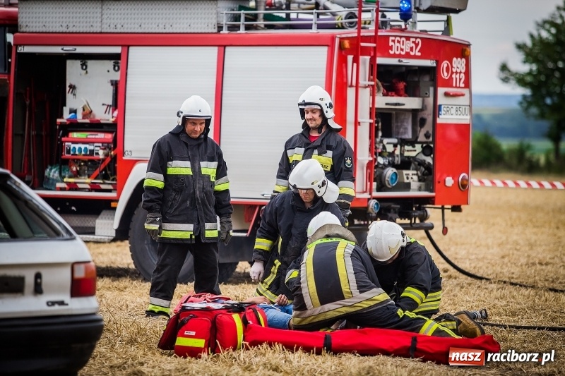Zdjęcie w galerii na portalu naszraciborz.pl: Pokaz strażacki na rozpoczęcie obchodów 110-lecia OSP Borucin wiadomości z regionu
