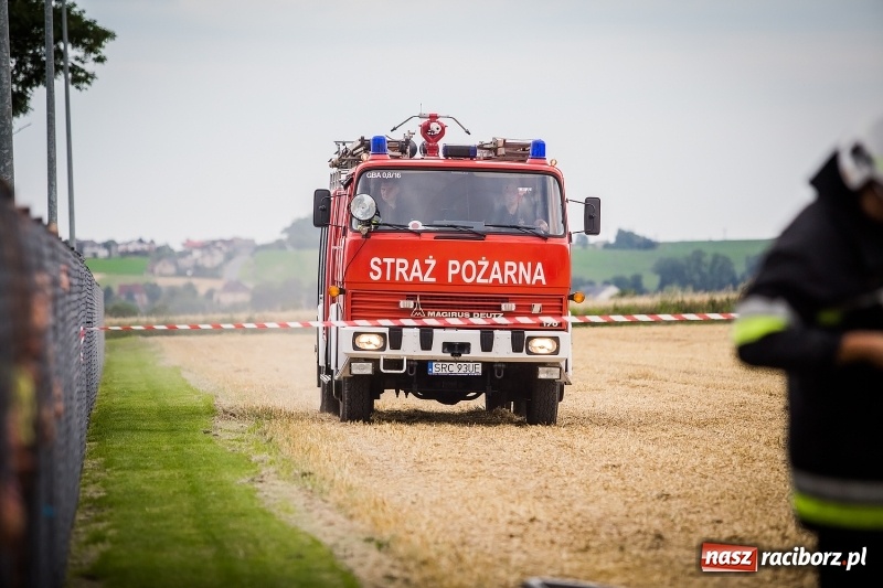 Zdjęcie w galerii na portalu naszraciborz.pl: Pokaz strażacki na rozpoczęcie obchodów 110-lecia OSP Borucin wiadomości z regionu
