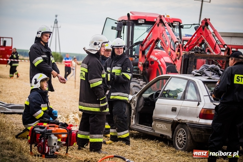Zdjęcie w galerii na portalu naszraciborz.pl: Pokaz strażacki na rozpoczęcie obchodów 110-lecia OSP Borucin wiadomości z regionu