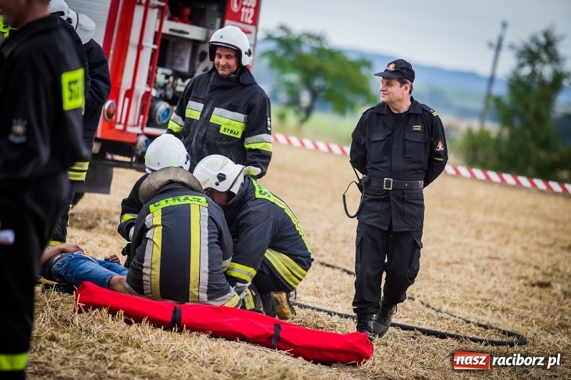 Zdjęcie w galerii na portalu naszraciborz.pl: Pokaz strażacki na rozpoczęcie obchodów 110-lecia OSP Borucin wiadomości z regionu