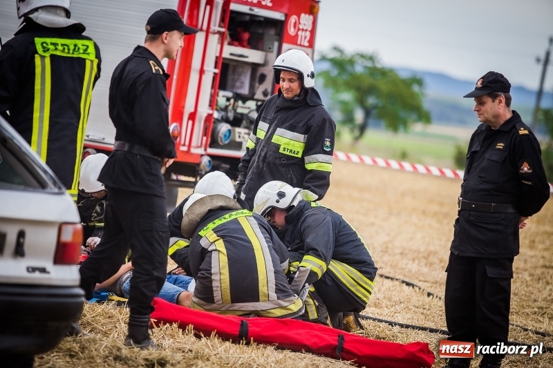 Zdjęcie w galerii na portalu naszraciborz.pl: Pokaz strażacki na rozpoczęcie obchodów 110-lecia OSP Borucin wiadomości z regionu