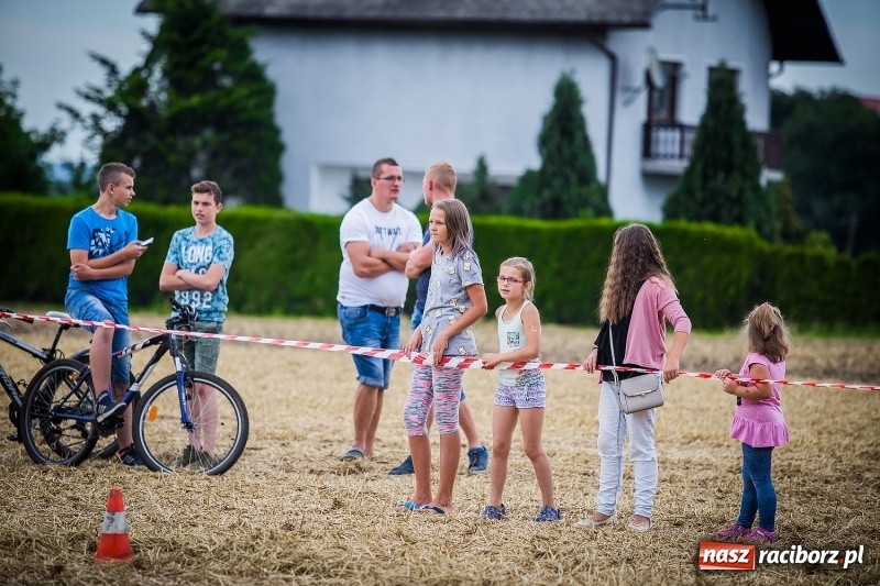 Zdjęcie w galerii na portalu naszraciborz.pl: Pokaz strażacki na rozpoczęcie obchodów 110-lecia OSP Borucin wiadomości z regionu