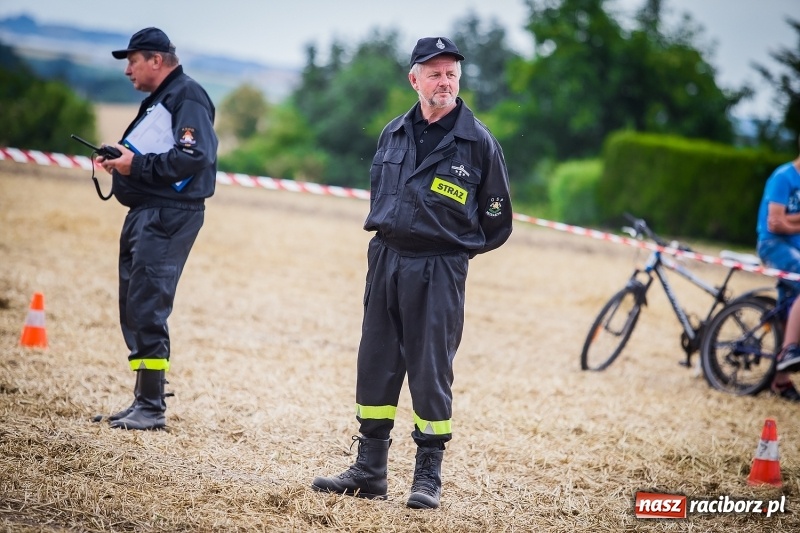 Zdjęcie w galerii na portalu naszraciborz.pl: Pokaz strażacki na rozpoczęcie obchodów 110-lecia OSP Borucin wiadomości z regionu
