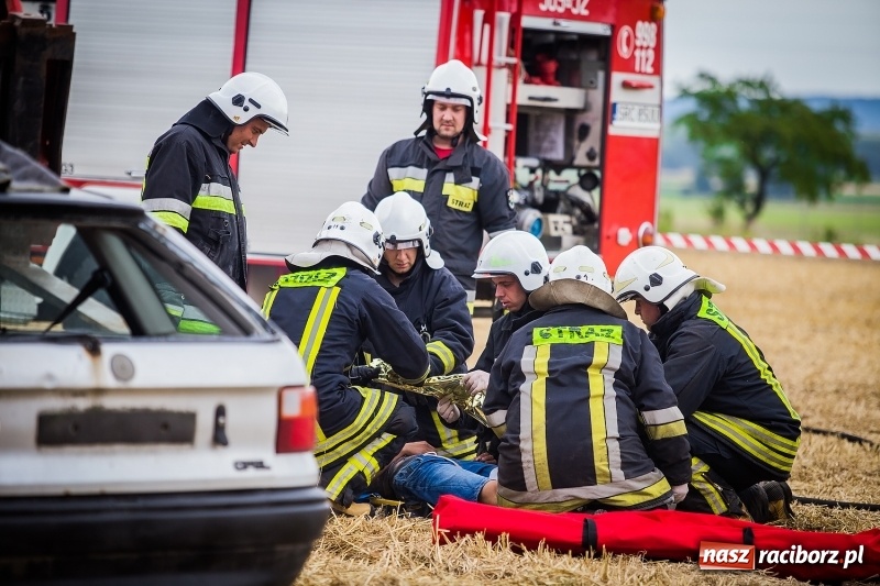 Zdjęcie w galerii na portalu naszraciborz.pl: Pokaz strażacki na rozpoczęcie obchodów 110-lecia OSP Borucin wiadomości z regionu