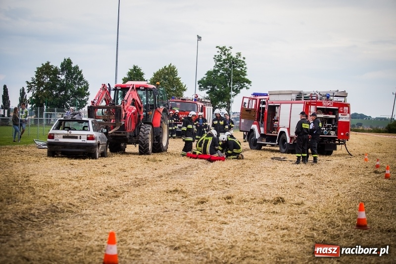 Zdjęcie w galerii na portalu naszraciborz.pl: Pokaz strażacki na rozpoczęcie obchodów 110-lecia OSP Borucin wiadomości z regionu