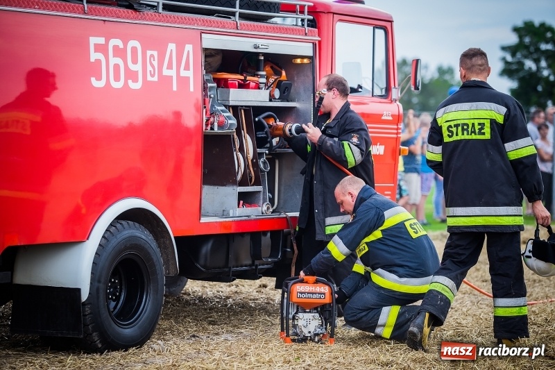 Zdjęcie w galerii na portalu naszraciborz.pl: Pokaz strażacki na rozpoczęcie obchodów 110-lecia OSP Borucin wiadomości z regionu