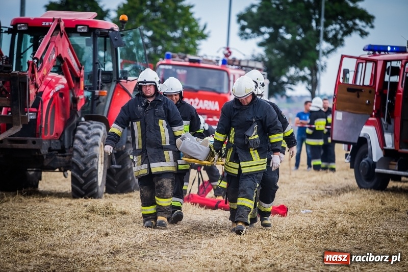Zdjęcie w galerii na portalu naszraciborz.pl: Pokaz strażacki na rozpoczęcie obchodów 110-lecia OSP Borucin wiadomości z regionu