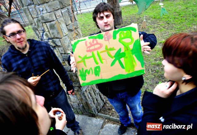 Zdjęcie w galerii na portalu naszraciborz.pl: Karramba, czyli latające żaby wiadomości z regionu