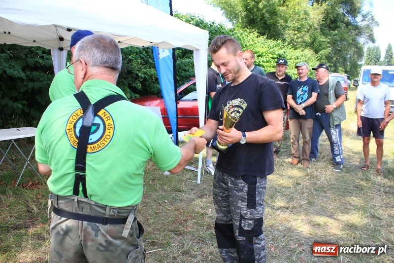 Zdjęcie w galerii na portalu naszraciborz.pl: Tomasz Lepiorz z Pucharem Starosty w wędkarstwie spławikowym wiadomości z regionu
