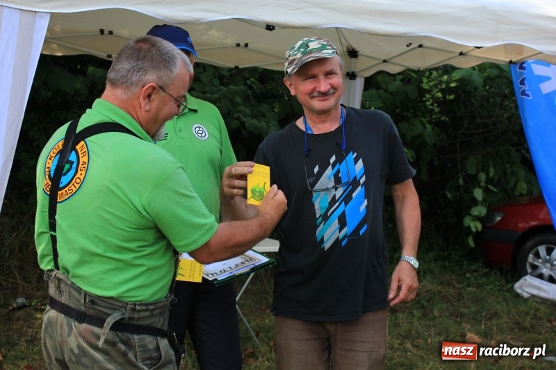 Zdjęcie w galerii na portalu naszraciborz.pl: Tomasz Lepiorz z Pucharem Starosty w wędkarstwie spławikowym wiadomości z regionu