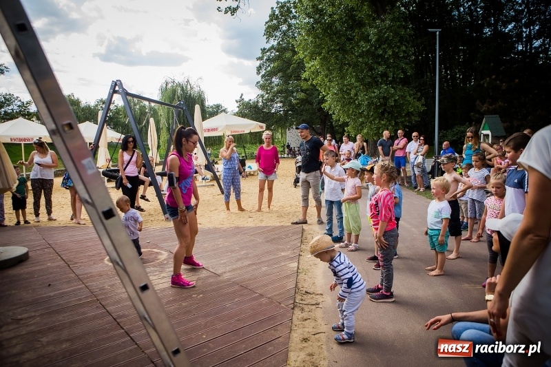 Zdjęcie w galerii na portalu naszraciborz.pl: Zumba Beach Party na plaży miejskiej wiadomości z regionu