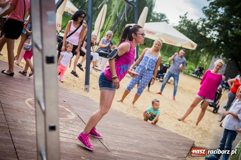 Zdjęcie w galerii na portalu naszraciborz.pl: Zumba Beach Party na plaży miejskiej wiadomości z regionu