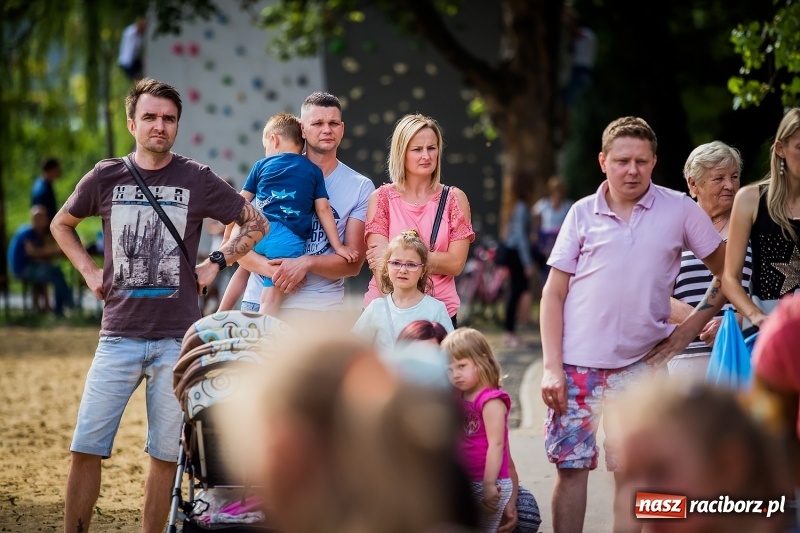 Zdjęcie w galerii na portalu naszraciborz.pl: Zumba Beach Party na plaży miejskiej wiadomości z regionu