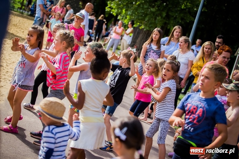Zdjęcie w galerii na portalu naszraciborz.pl: Zumba Beach Party na plaży miejskiej wiadomości z regionu