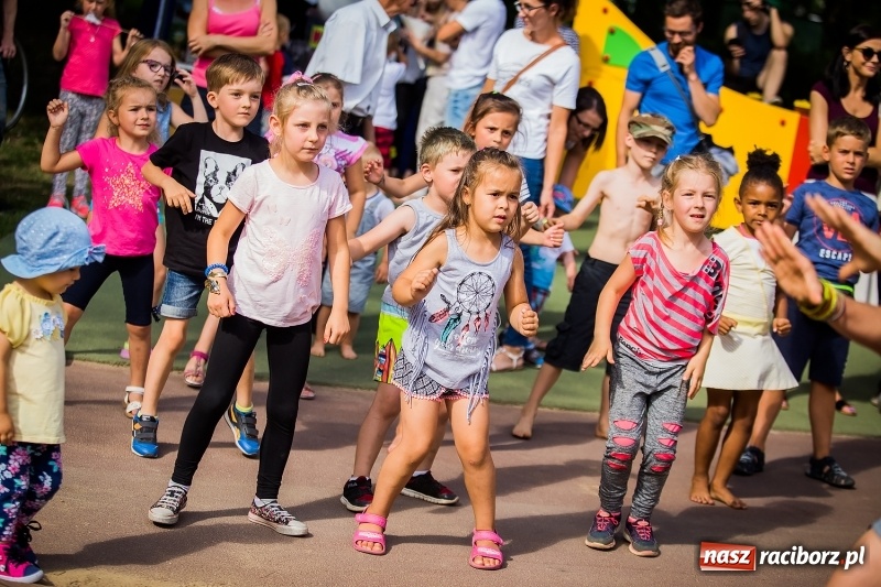Zdjęcie w galerii na portalu naszraciborz.pl: Zumba Beach Party na plaży miejskiej wiadomości z regionu