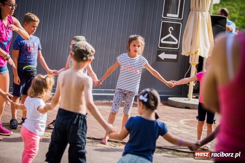 Zdjęcie w galerii na portalu naszraciborz.pl: Zumba Beach Party na plaży miejskiej wiadomości z regionu