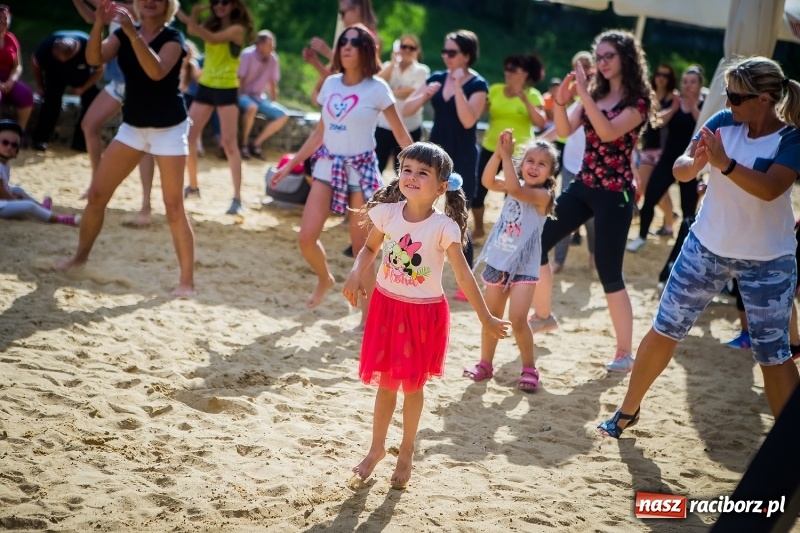 Zdjęcie w galerii na portalu naszraciborz.pl: Zumba Beach Party na plaży miejskiej wiadomości z regionu