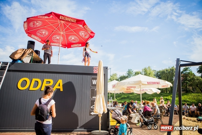 Zdjęcie w galerii na portalu naszraciborz.pl: Zumba Beach Party na plaży miejskiej wiadomości z regionu