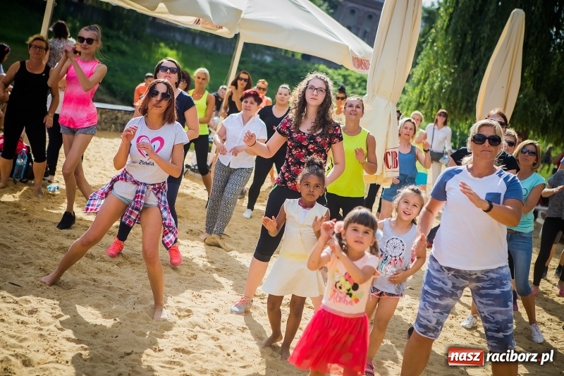 Zdjęcie w galerii na portalu naszraciborz.pl: Zumba Beach Party na plaży miejskiej wiadomości z regionu