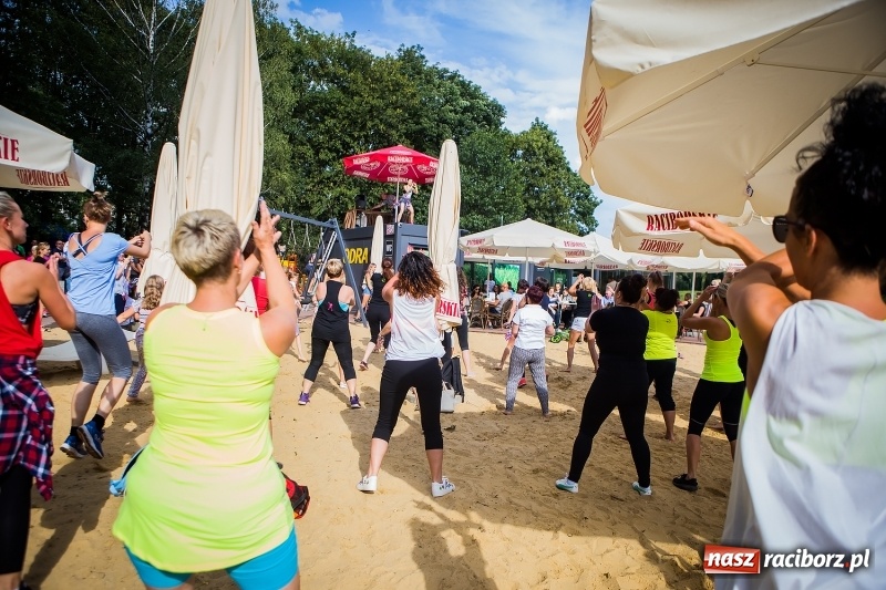 Zdjęcie w galerii na portalu naszraciborz.pl: Zumba Beach Party na plaży miejskiej wiadomości z regionu