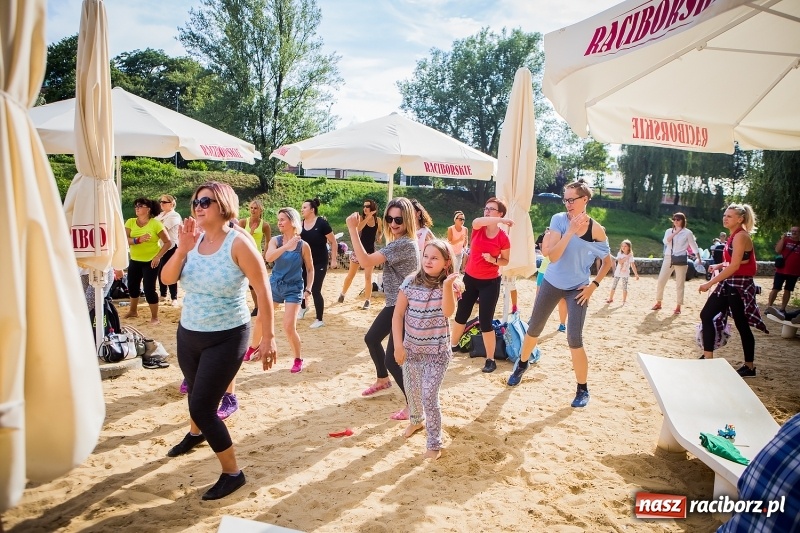 Zdjęcie w galerii na portalu naszraciborz.pl: Zumba Beach Party na plaży miejskiej wiadomości z regionu