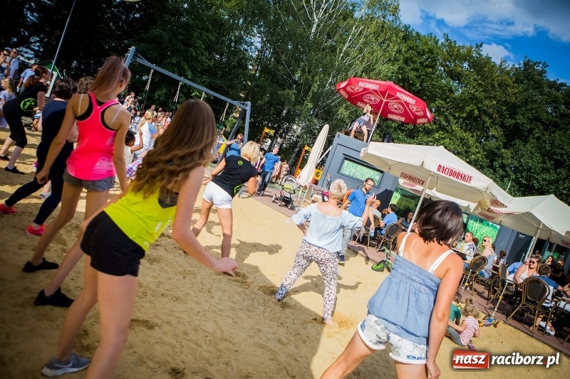 Zdjęcie w galerii na portalu naszraciborz.pl: Zumba Beach Party na plaży miejskiej wiadomości z regionu