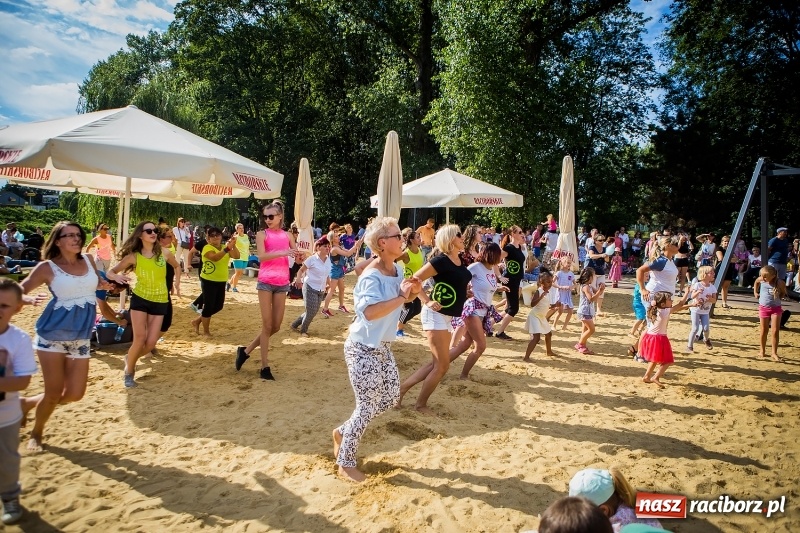 Zdjęcie w galerii na portalu naszraciborz.pl: Zumba Beach Party na plaży miejskiej wiadomości z regionu
