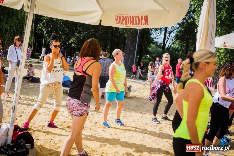 Zdjęcie w galerii na portalu naszraciborz.pl: Zumba Beach Party na plaży miejskiej wiadomości z regionu