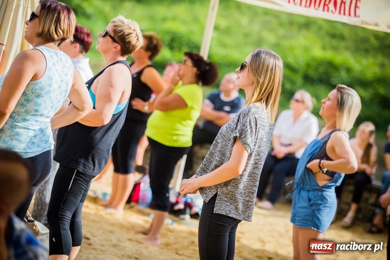 Zdjęcie w galerii na portalu naszraciborz.pl: Zumba Beach Party na plaży miejskiej wiadomości z regionu