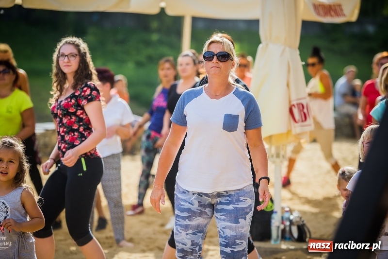 Zdjęcie w galerii na portalu naszraciborz.pl: Zumba Beach Party na plaży miejskiej wiadomości z regionu