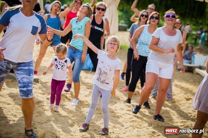 Zdjęcie w galerii na portalu naszraciborz.pl: Zumba Beach Party na plaży miejskiej wiadomości z regionu