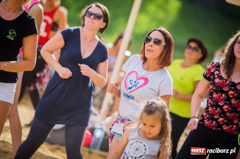 Zdjęcie w galerii na portalu naszraciborz.pl: Zumba Beach Party na plaży miejskiej wiadomości z regionu