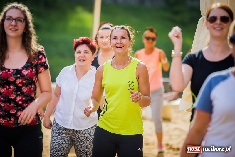 Zdjęcie w galerii na portalu naszraciborz.pl: Zumba Beach Party na plaży miejskiej wiadomości z regionu