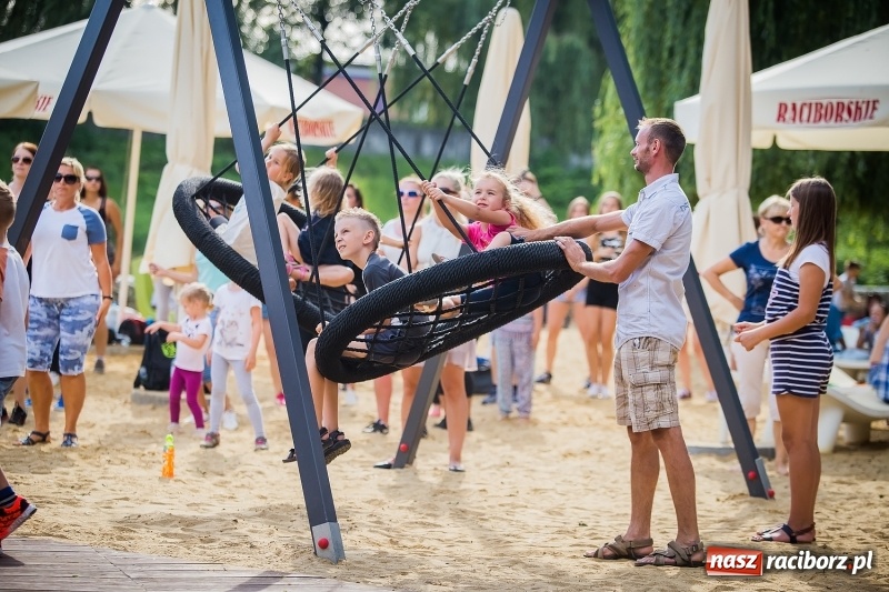 Zdjęcie w galerii na portalu naszraciborz.pl: Zumba Beach Party na plaży miejskiej wiadomości z regionu