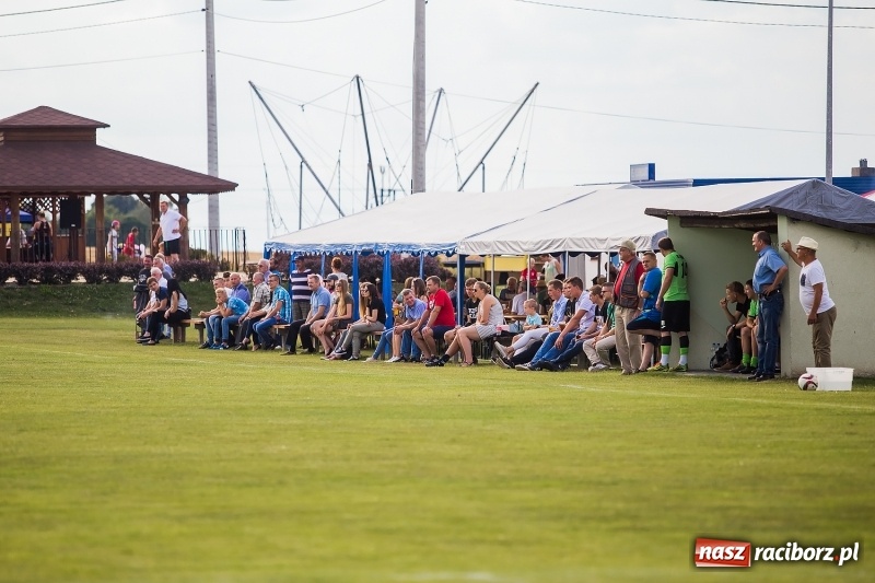 Zdjęcie w galerii na portalu naszraciborz.pl: Festynowe granie w Kornowacu. Naprzód Borucin minimalnie lepszy od gospodarzy wiadomości z regionu
