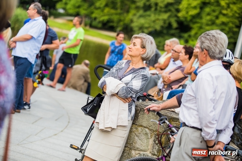 Zdjęcie w galerii na portalu naszraciborz.pl: W krainie operetki - kolejny koncert letni w parku Roth z ogromną frekwencją wiadomości z regionu