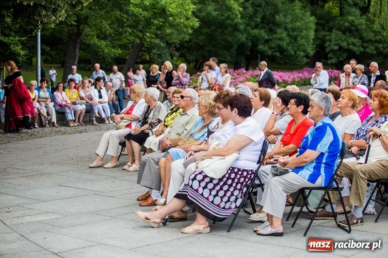 Zdjęcie w galerii na portalu naszraciborz.pl: W krainie operetki - kolejny koncert letni w parku Roth z ogromną frekwencją wiadomości z regionu