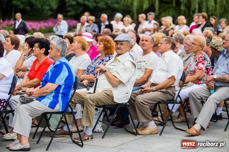 Zdjęcie w galerii na portalu naszraciborz.pl: W krainie operetki - kolejny koncert letni w parku Roth z ogromną frekwencją wiadomości z regionu