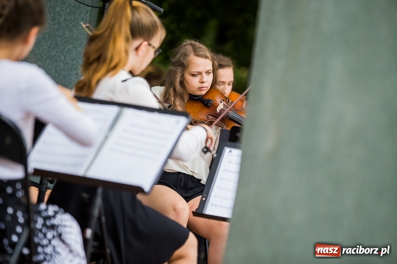 Zdjęcie w galerii na portalu naszraciborz.pl: W krainie operetki - kolejny koncert letni w parku Roth z ogromną frekwencją wiadomości z regionu