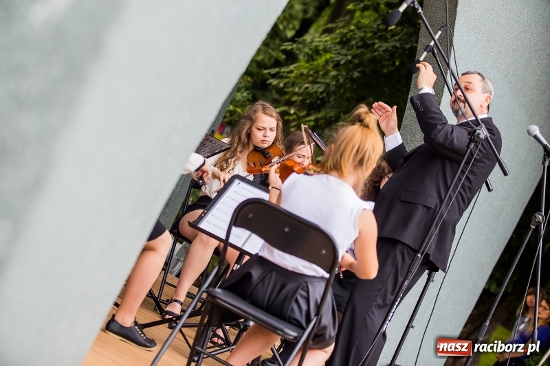 Zdjęcie w galerii na portalu naszraciborz.pl: W krainie operetki - kolejny koncert letni w parku Roth z ogromną frekwencją wiadomości z regionu