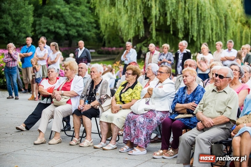 Zdjęcie w galerii na portalu naszraciborz.pl: W krainie operetki - kolejny koncert letni w parku Roth z ogromną frekwencją wiadomości z regionu