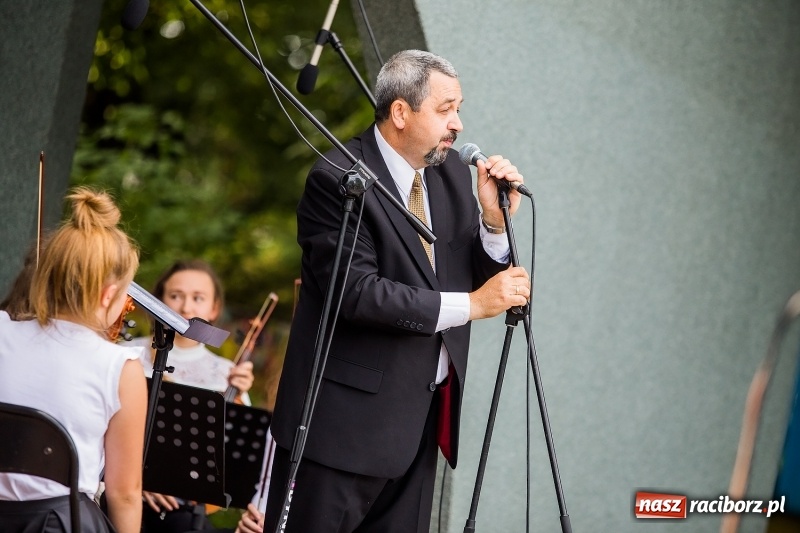 Zdjęcie w galerii na portalu naszraciborz.pl: W krainie operetki - kolejny koncert letni w parku Roth z ogromną frekwencją wiadomości z regionu
