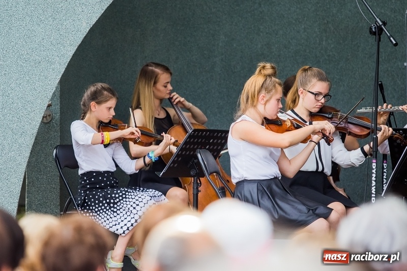 Zdjęcie w galerii na portalu naszraciborz.pl: W krainie operetki - kolejny koncert letni w parku Roth z ogromną frekwencją wiadomości z regionu