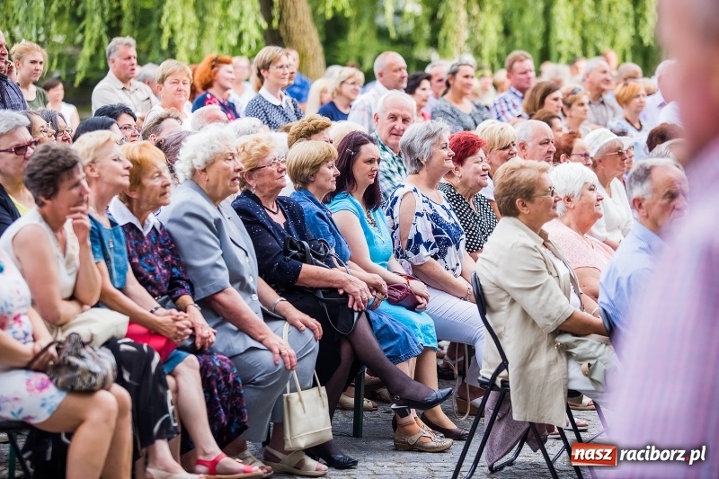 Zdjęcie w galerii na portalu naszraciborz.pl: W krainie operetki - kolejny koncert letni w parku Roth z ogromną frekwencją wiadomości z regionu