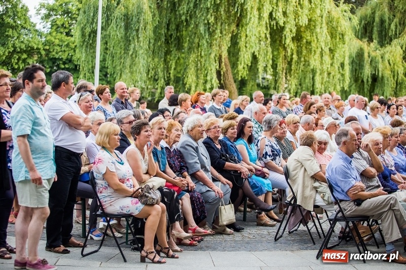 Zdjęcie w galerii na portalu naszraciborz.pl: W krainie operetki - kolejny koncert letni w parku Roth z ogromną frekwencją wiadomości z regionu