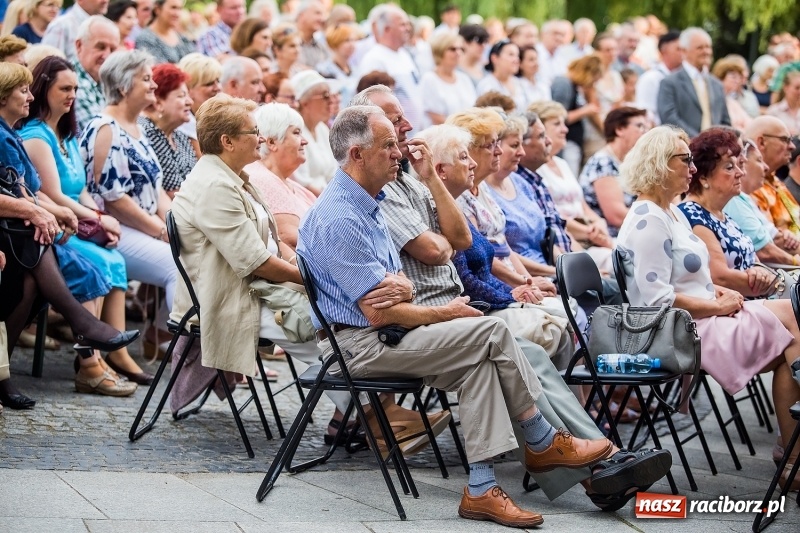 Zdjęcie w galerii na portalu naszraciborz.pl: W krainie operetki - kolejny koncert letni w parku Roth z ogromną frekwencją wiadomości z regionu