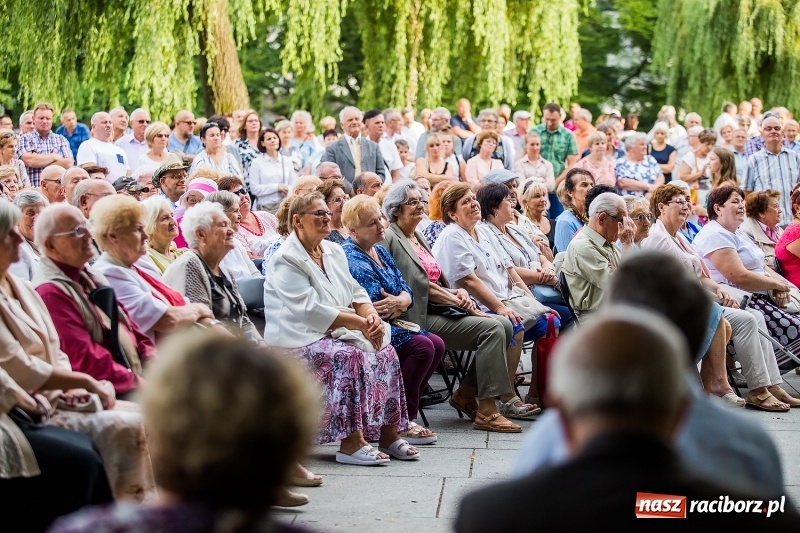 Zdjęcie w galerii na portalu naszraciborz.pl: W krainie operetki - kolejny koncert letni w parku Roth z ogromną frekwencją wiadomości z regionu