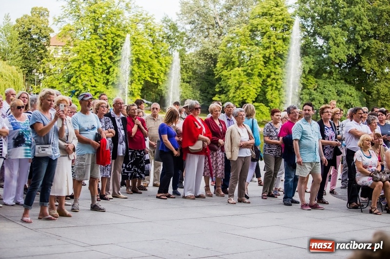 Zdjęcie w galerii na portalu naszraciborz.pl: W krainie operetki - kolejny koncert letni w parku Roth z ogromną frekwencją wiadomości z regionu