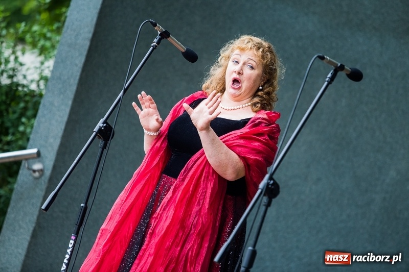 Zdjęcie w galerii na portalu naszraciborz.pl: W krainie operetki - kolejny koncert letni w parku Roth z ogromną frekwencją wiadomości z regionu