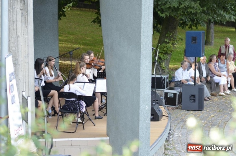 Zdjęcie w galerii na portalu naszraciborz.pl: W krainie operetki - kolejny koncert letni w parku Roth z ogromną frekwencją wiadomości z regionu